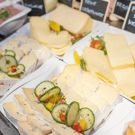 Stadthotel מלון יבר