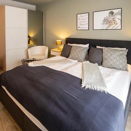 Stadthotel מלון יבר