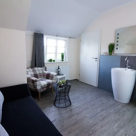 Stadthotel מלון יבר